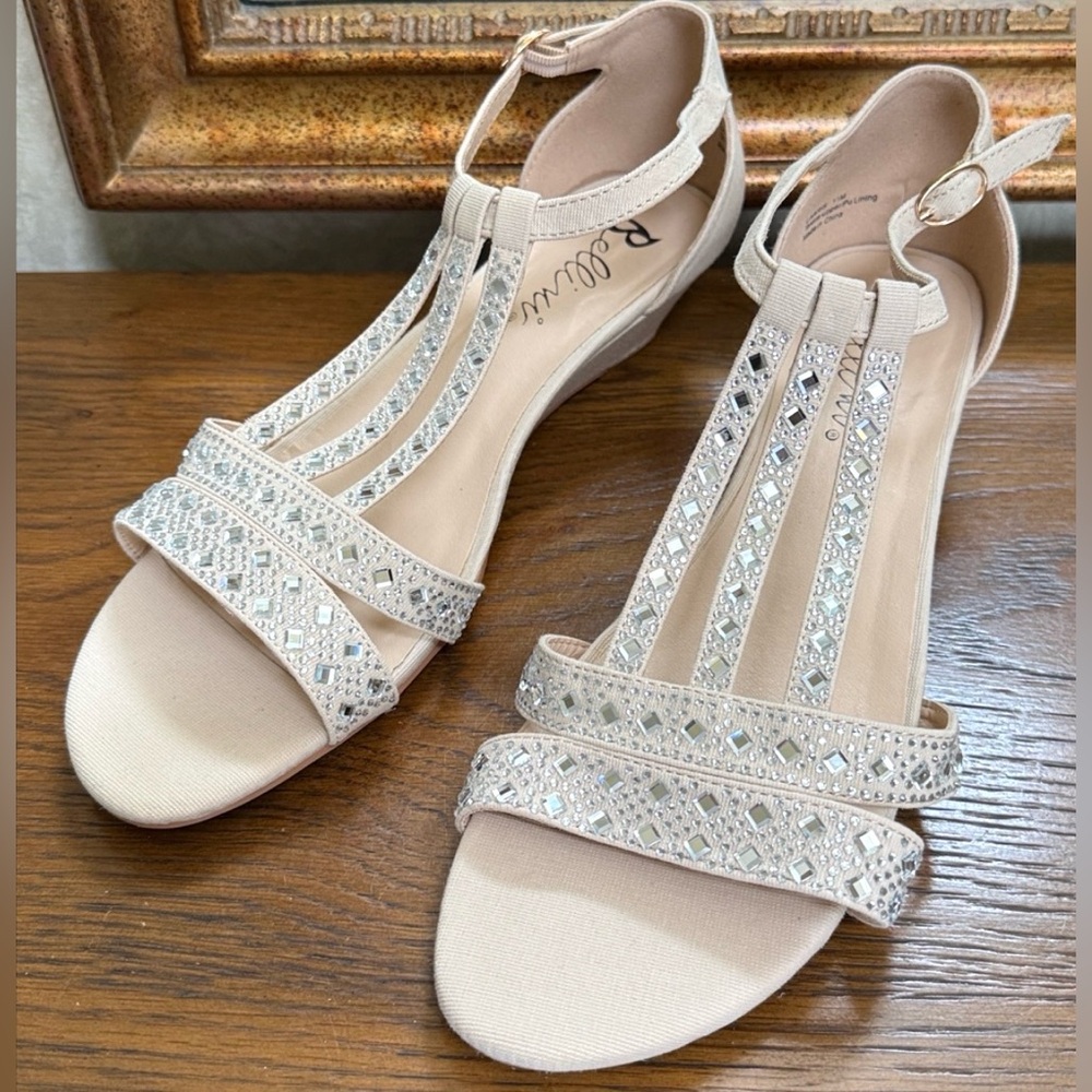 New w/o tag. Elegant Bellini light beige Sandals w/Rhinestone Detailing. Size 11